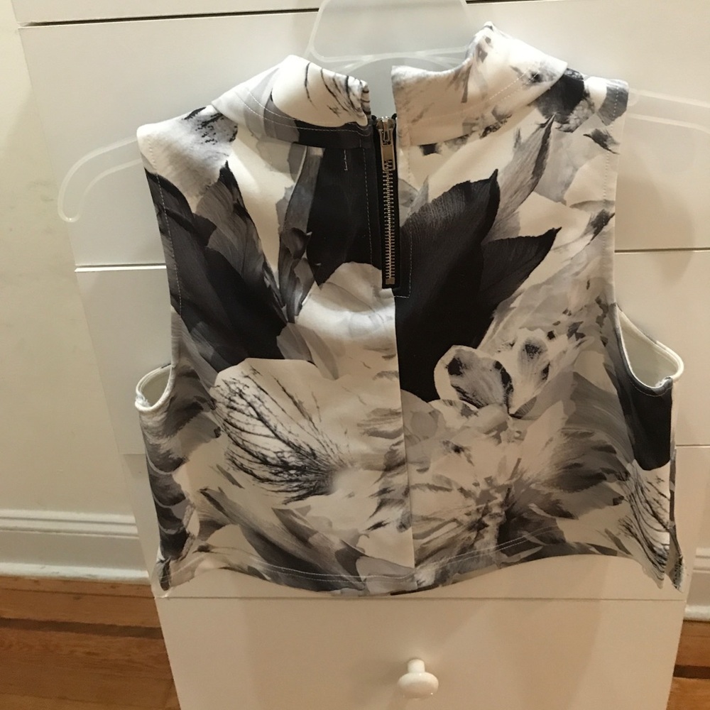 Ally Floral Crop Top - Picture 2 of 3